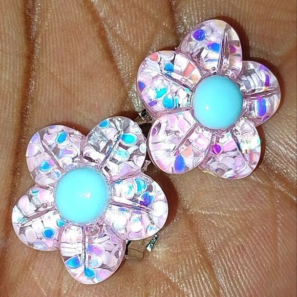 Beautiful girls floral clip-on earrings for kids - Picture 3 of 4